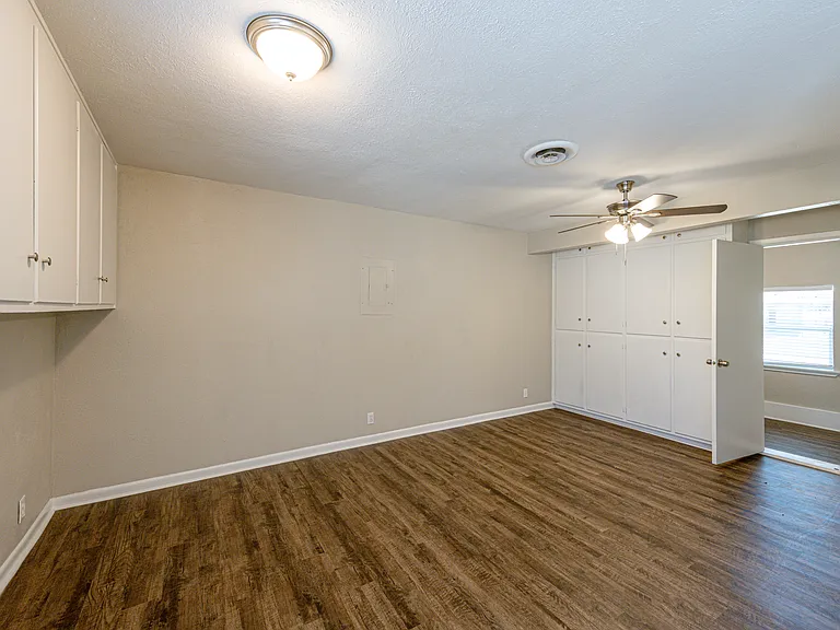 105 Dupont Cir — Photo 14