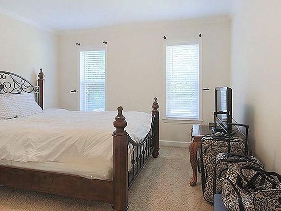 4th image of 1513 E Franklin St #123