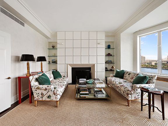 3rd image of 1 Beekman Pl APT 7B