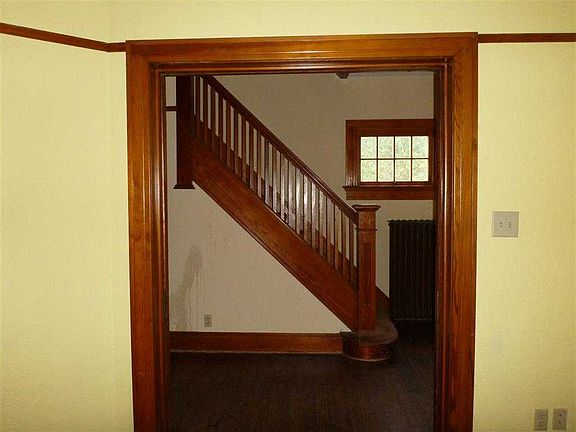 5th image of 1651 Aero Ave