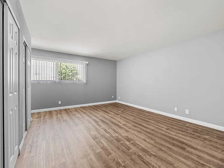 1920 Edith Dr — Photo 4