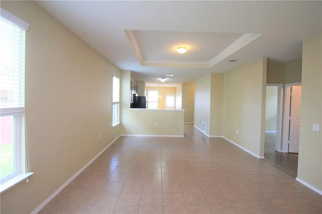 3 bed, 2.0 bath, 1516 sqft, $1,950 — Photo 4