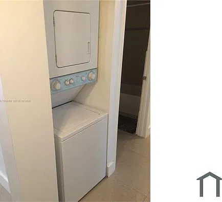 3 bed, 1100 sqft, $3,200 — Photo 3