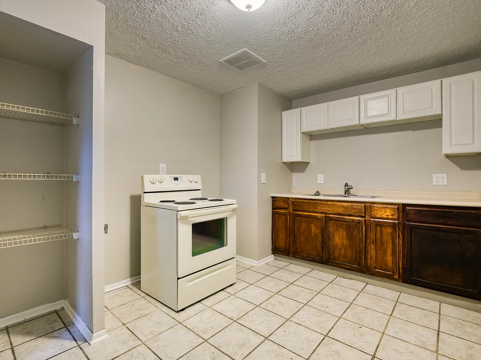 2 bed, 1.0 bath, 660 sqft, $950 — Photo 4