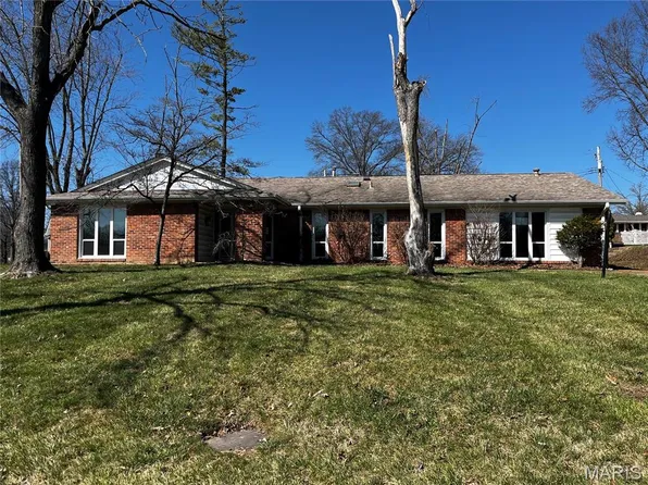 102 Five Meadows Ln, Ballwin, MO 63011