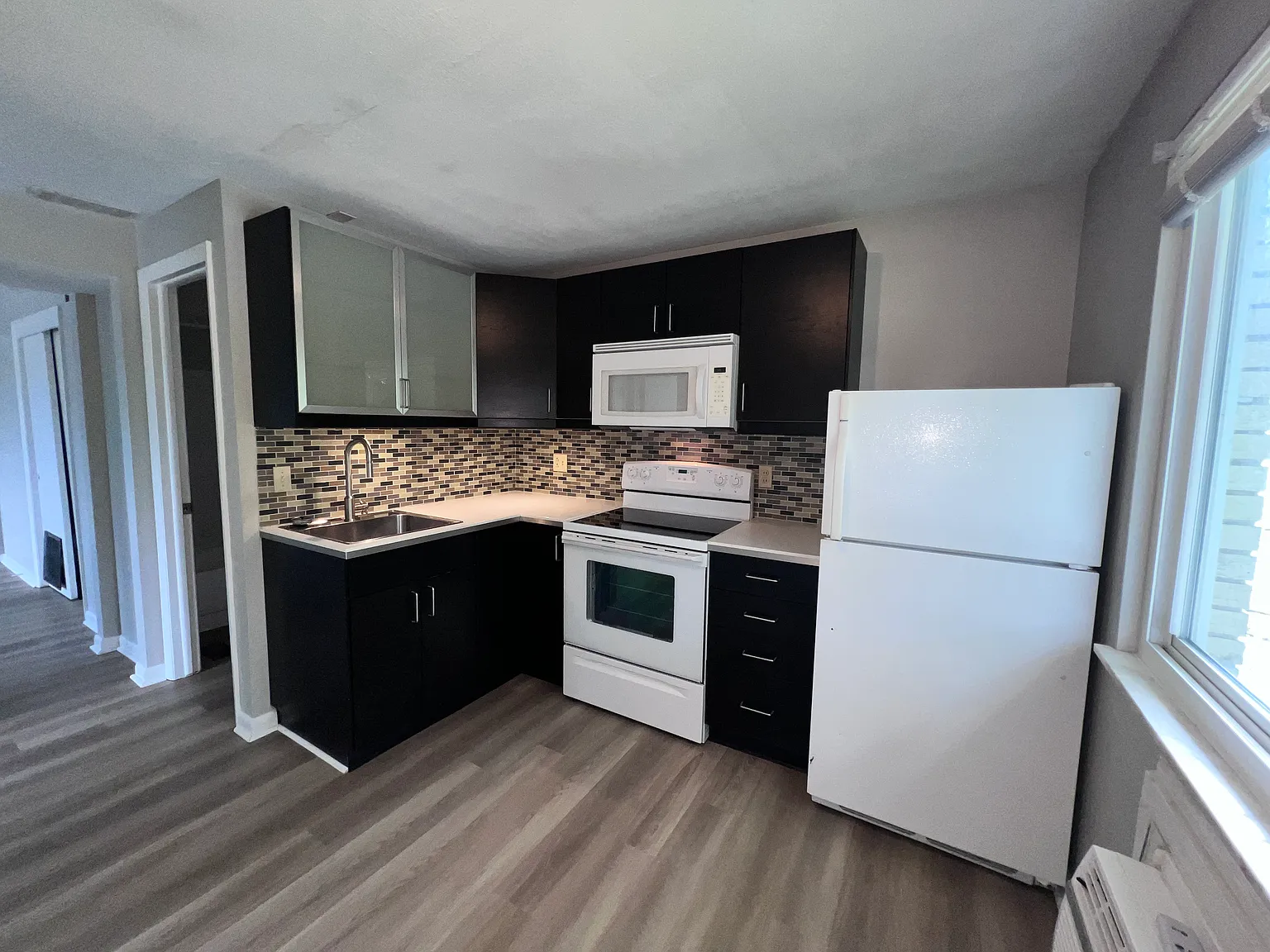 3000 E Dorothy Lane — Photo 1