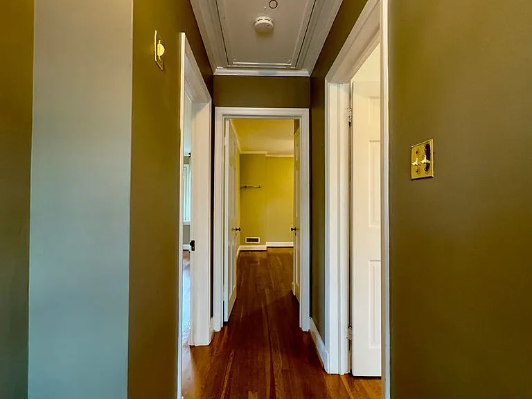 115 E Northern Pkwy — Photo 34