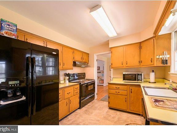 4th image of 526 Dogwood Ln