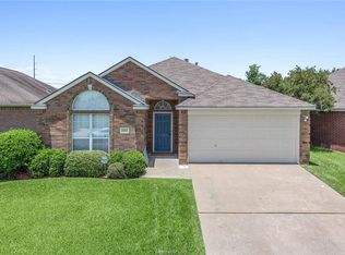 2603 Trophy Dr, Bryan, TX 77802