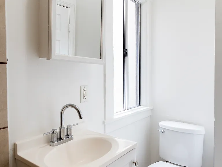 Bixel apts LLC — Photo 17