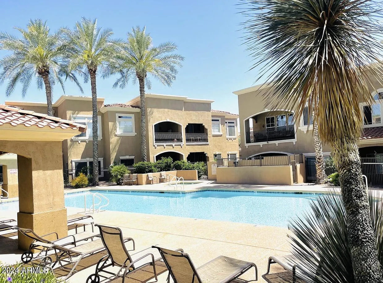 3 bed, 2.0 bath, 1819 sqft, $2,500 — Photo 4