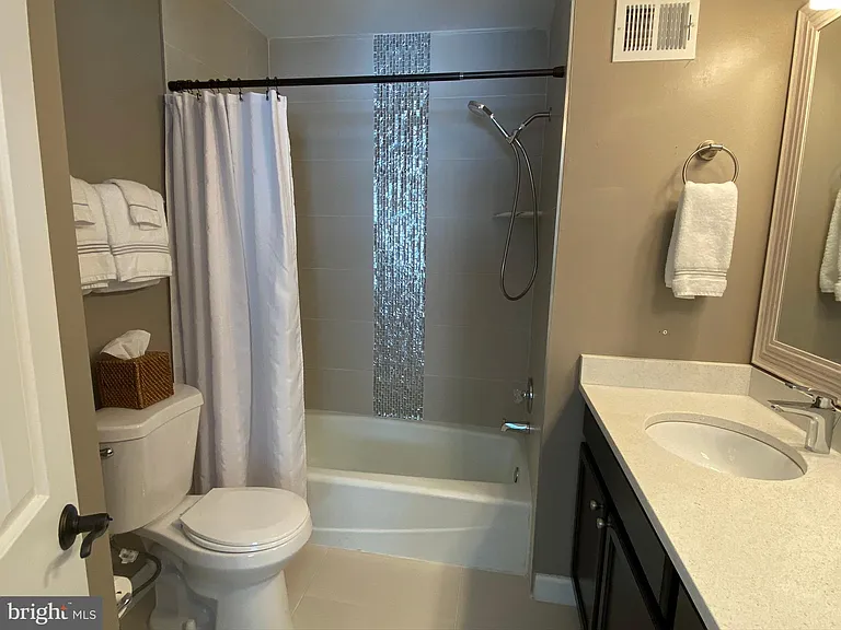 216 Gretna Green Ct — Photo 17