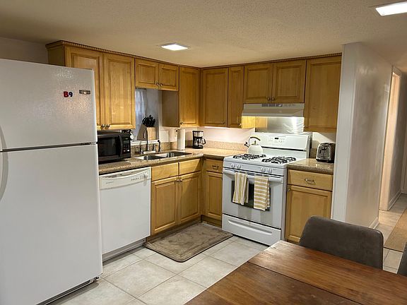 Eat-in Kitchen