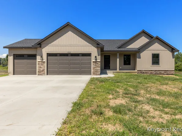 1233 Secluded Pines Dr, Sparta, MI 49345