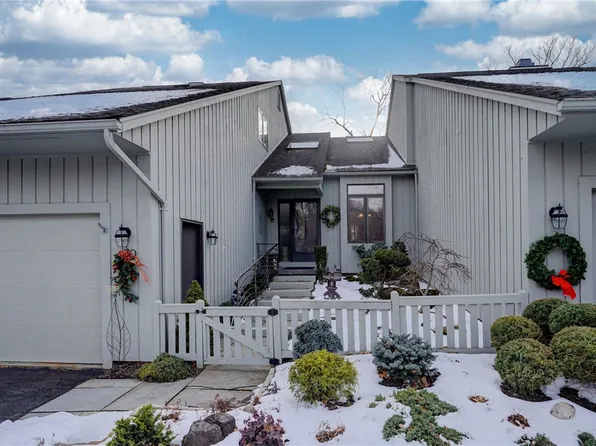 70 Waterview Cir #70, Rochester, NY 14625