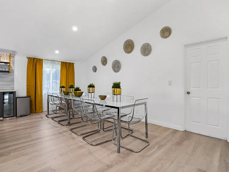 390 Bedford Pl — Photo 11