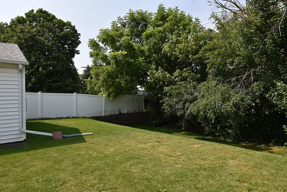 4 bed, 2.5 bath, 1824 sqft, $2,450 — Photo 4