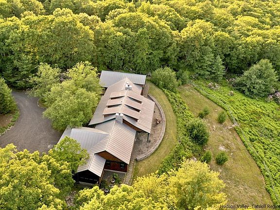 2nd image of 170 Stillerberg Strada