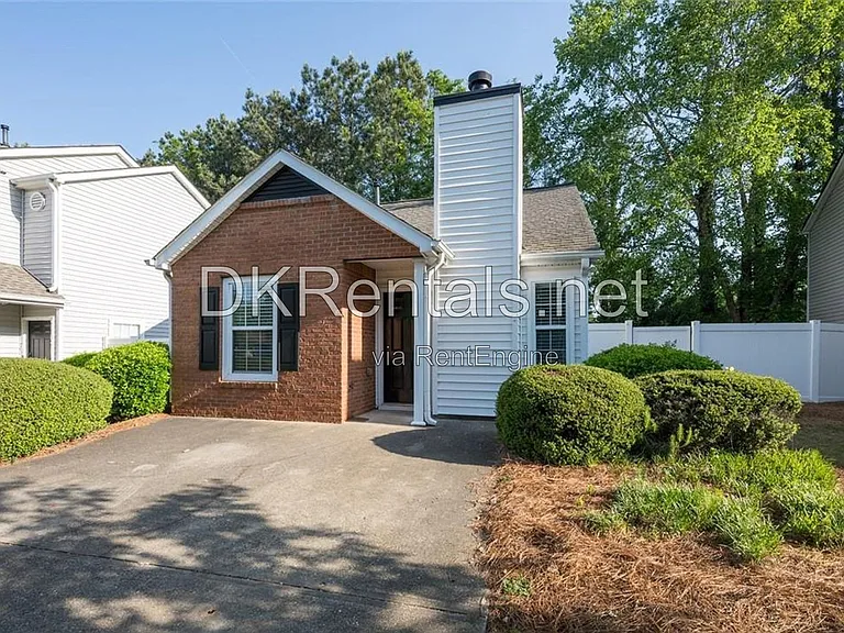 207 Daventry Way — Photo 1