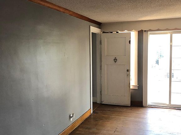 5th image of 352 Stillwell Ave