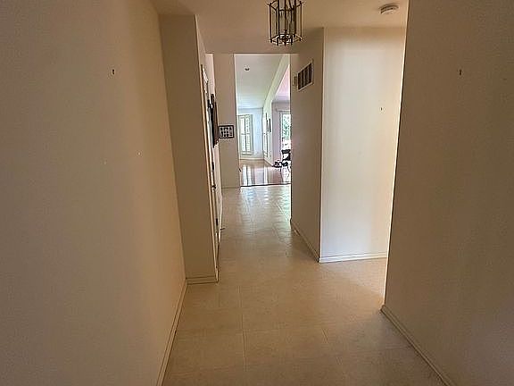 3rd image of 1002 Shire Ln