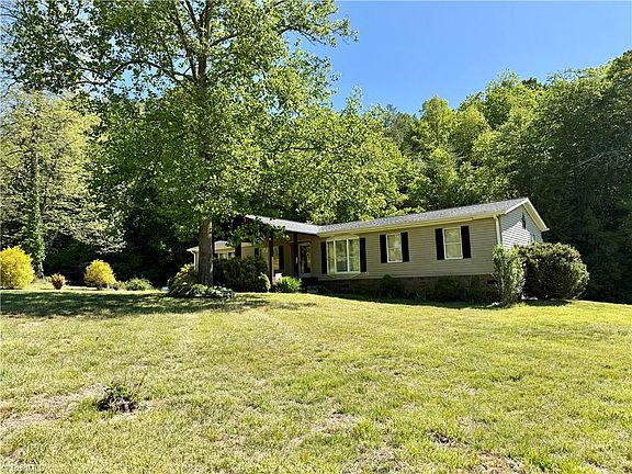 2nd image of 1038 Blackburn Hollow Rd