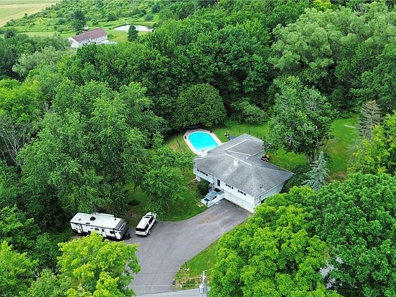 2nd image of 161 Dutch Hill Rd
