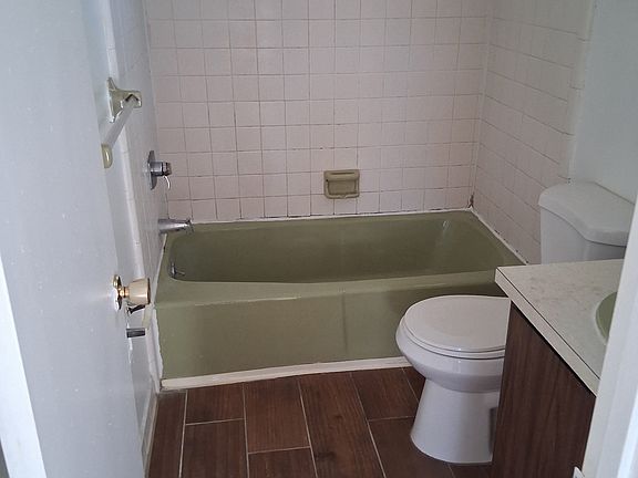 3rd image of 7121 Balboa Dr #7121