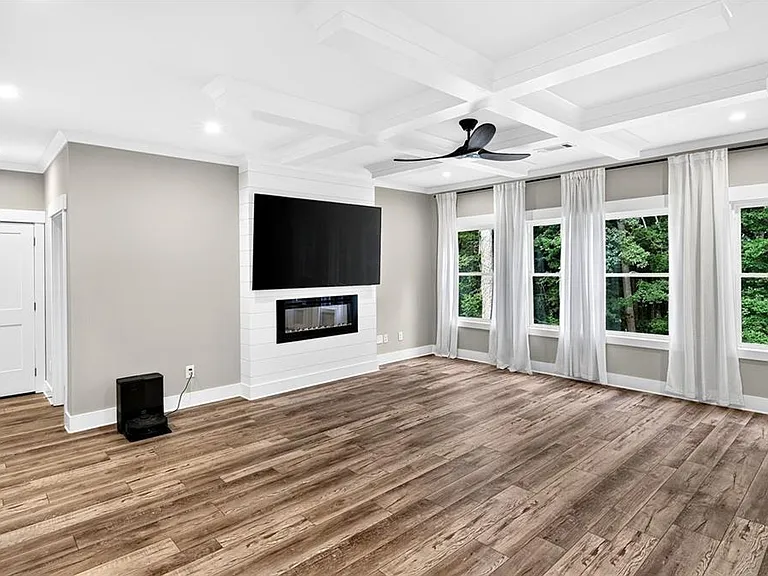727 Old Collins Rd — Photo 17