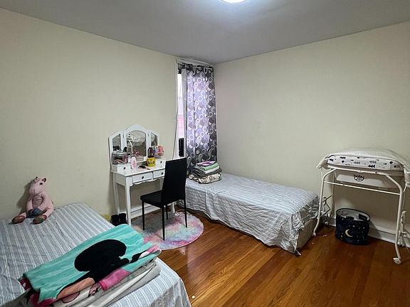 5th image of 3158 Fanshawe St