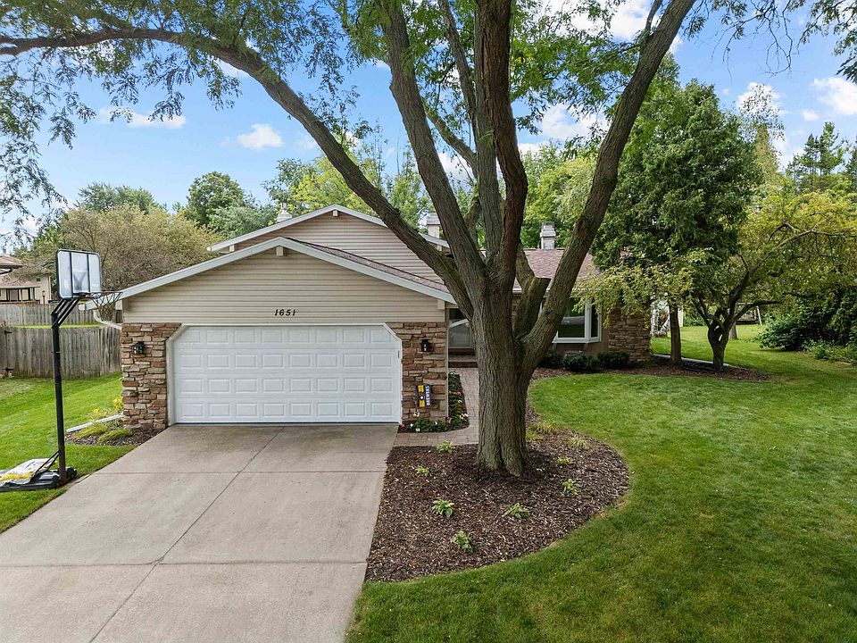 1st image of 1651 Oakview Dr