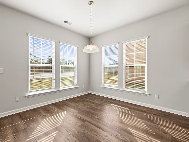 139 Classic Dr — Photo 11