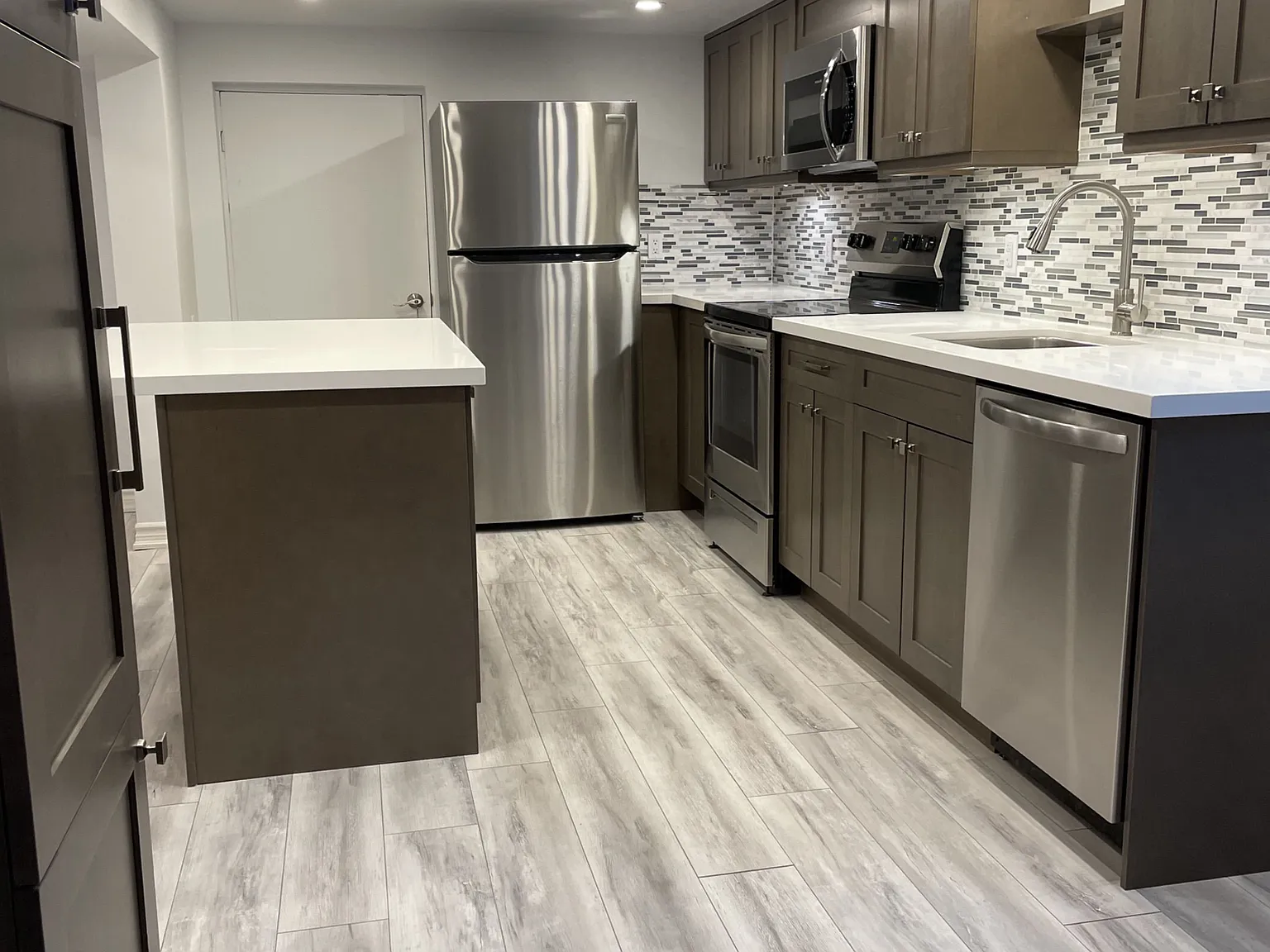 3 bed, $2,500 — Photo 2