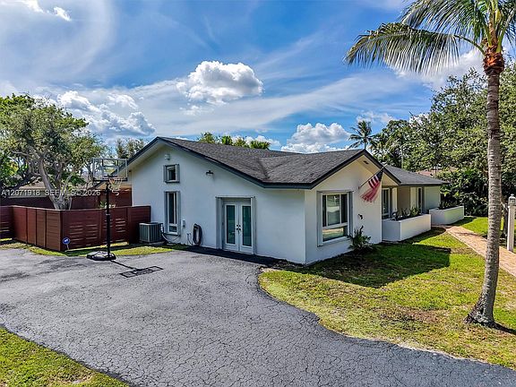 3rd image of 13241 SW 104th Ave