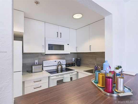 4th image of 7326 Collins Ave APT 302