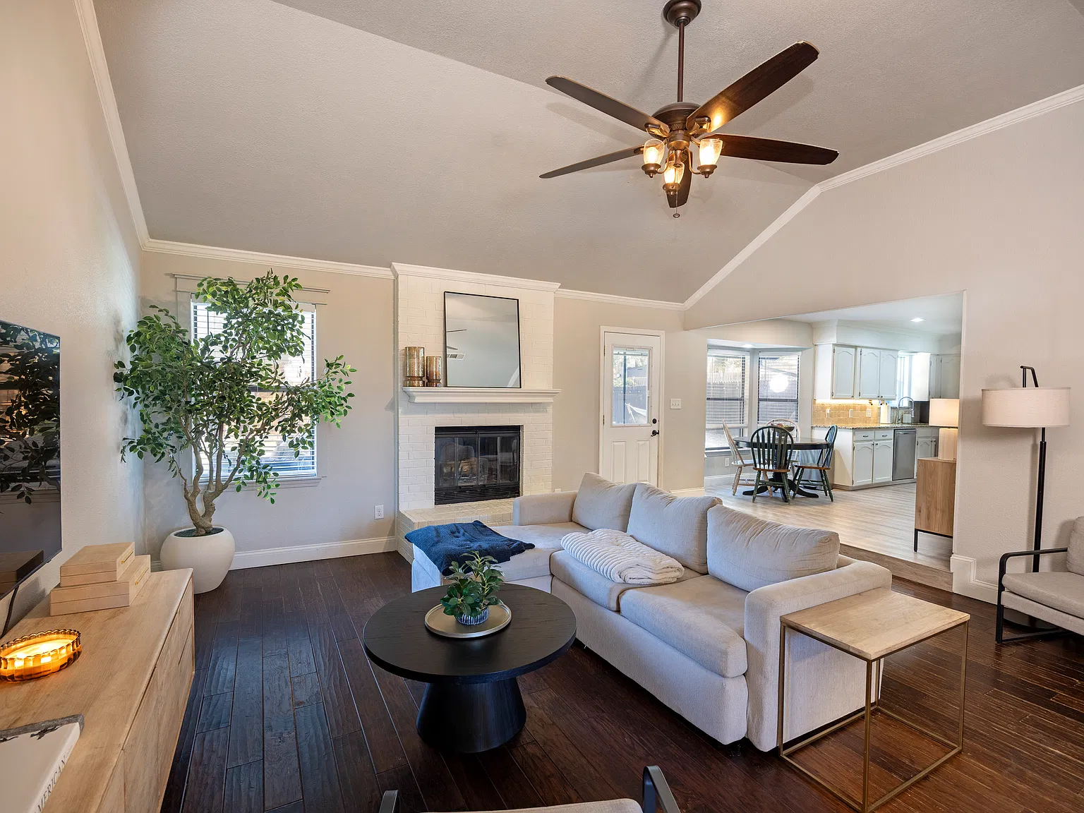 3 bed, 1677 sqft, $3,000 — Photo 2