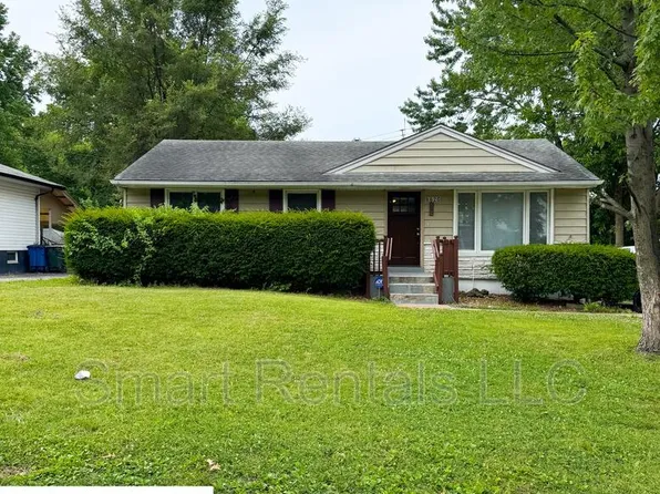 8620 Elwyn Dr, Hazelwood, MO 63042