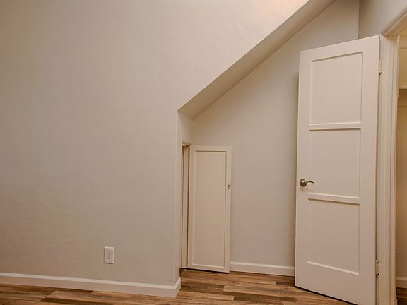 4th image of 208 N Louise St #210B
