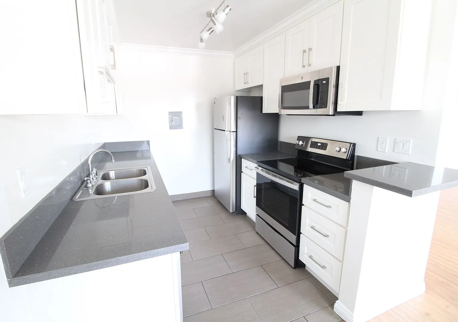 9612 Lucerne Ave — Photo 1