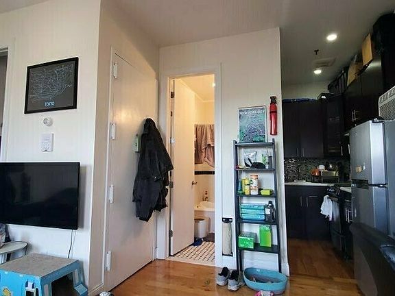 3rd image of 336 Jefferson Ave #8