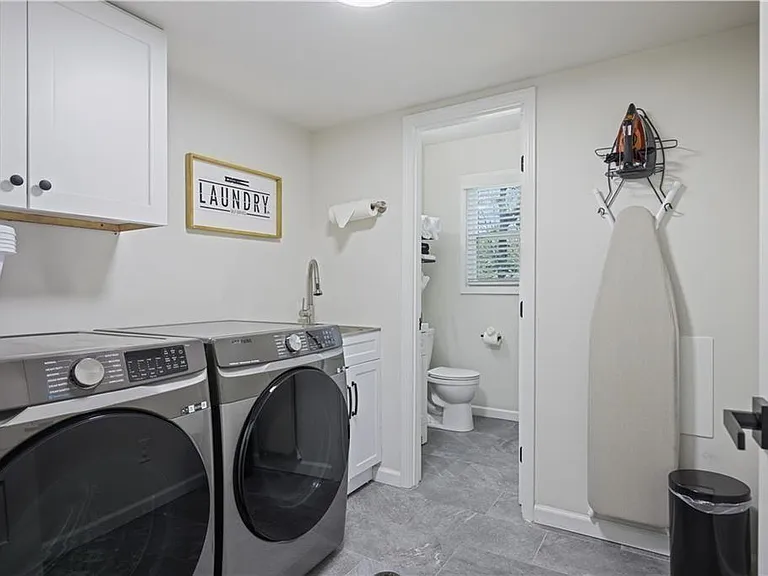 677 Hillandale Cir SW — Photo 24