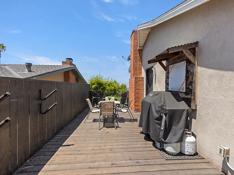 2416 Oxford Ave — Photo 27
