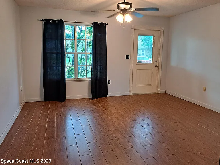 1311 Cindy Cir NE — Photo 2