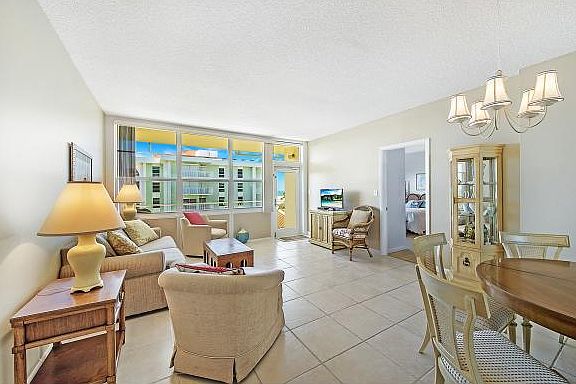 3rd image of 220 Seaview Ct APT 609