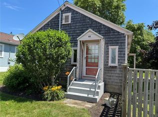 44 Crest St, Middletown, RI 02842