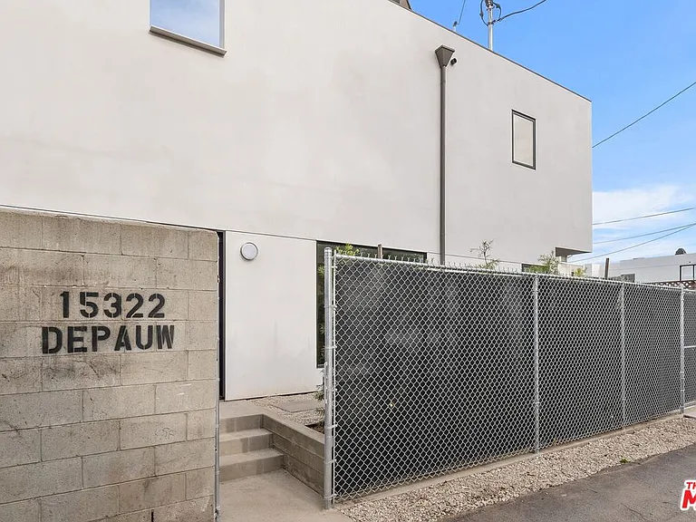 15322 De Pauw St — Photo 2