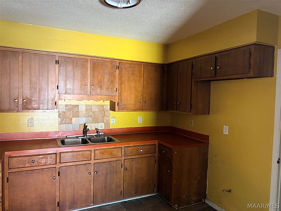5th image of 4017 Monterey Ct
