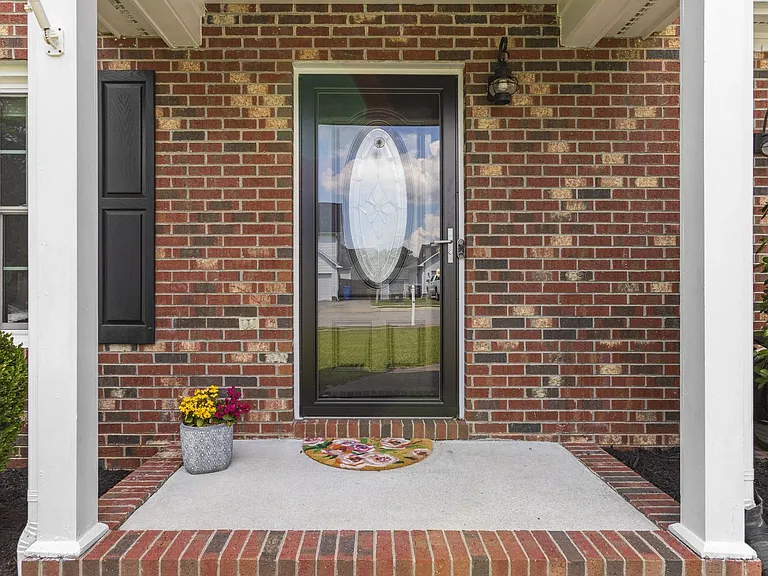 118 Archdale Dr — Photo 4