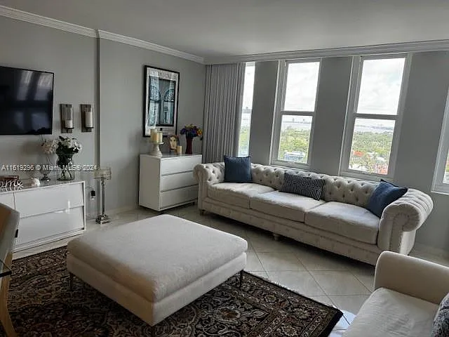 5401 Collins Ave #1123 — Photo 17