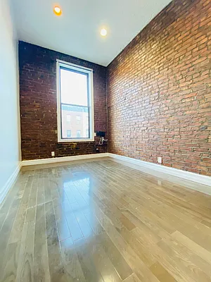 Rented by Capri Jet Realty Corp | media 3